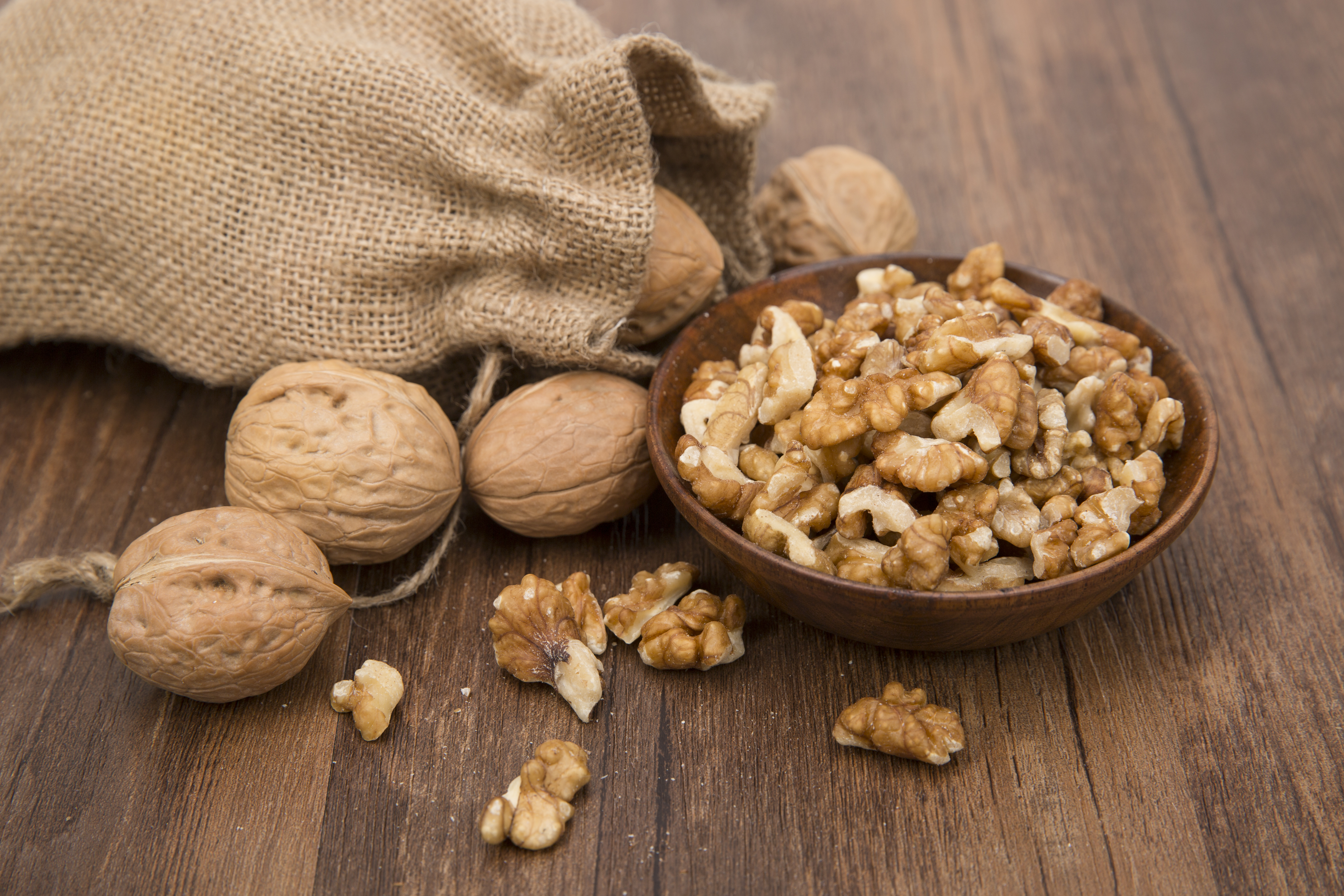 WALNUT KERNELS LIGHT PIECES